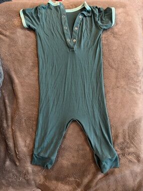 Kate Quinn Green Short-Sleeve Baby One-Piece Romper